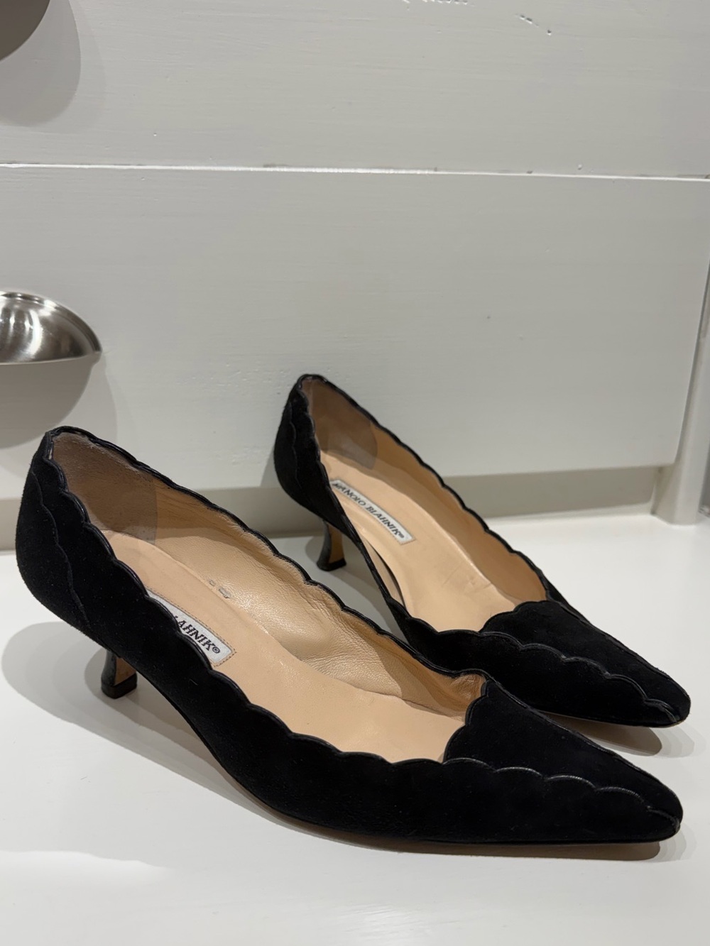 Manolo Blahnik Black Scalloped Suede Kitten Heel Pumps 36.5 - 6.5